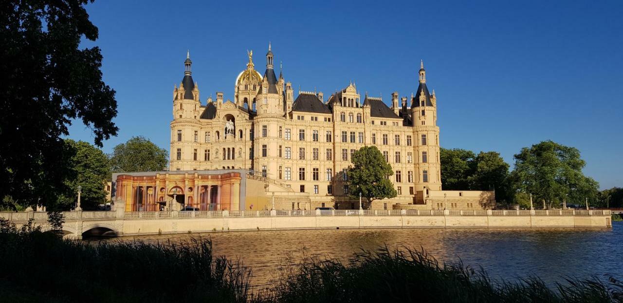 Ferienwohnung Am Schweriner See Raben Steinfeld エクステリア 写真